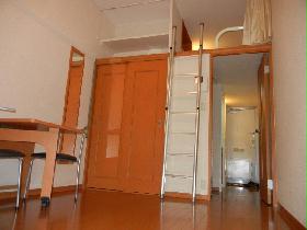 Living and room. 1F