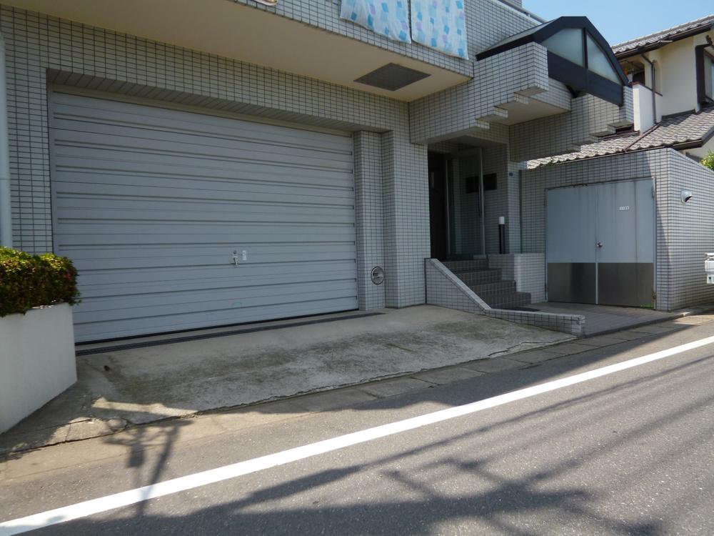 Parking lot. Local (July 2013) Shooting