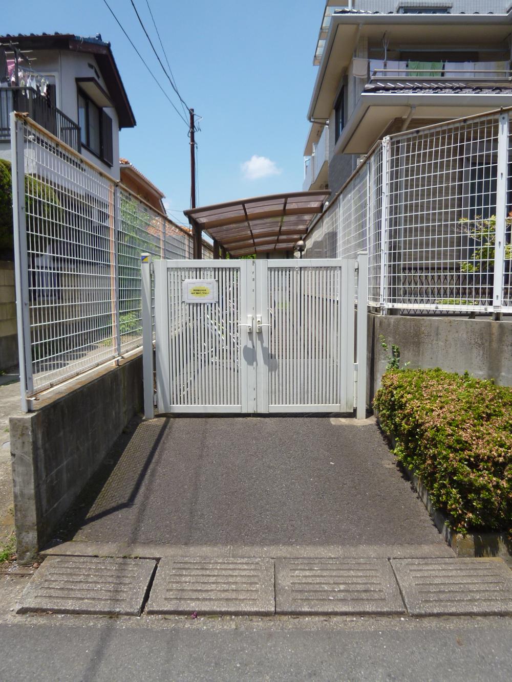 Other common areas. Local (July 2013) Shooting