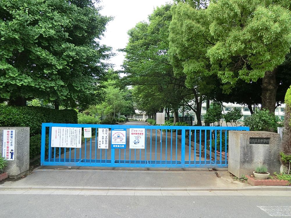 Junior high school. 880m until Kawaguchi Municipal Angyo Higashi Junior High School