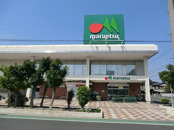 Supermarket. Maruetsu Nishikawaguchi east exit shop until the (super) 569m