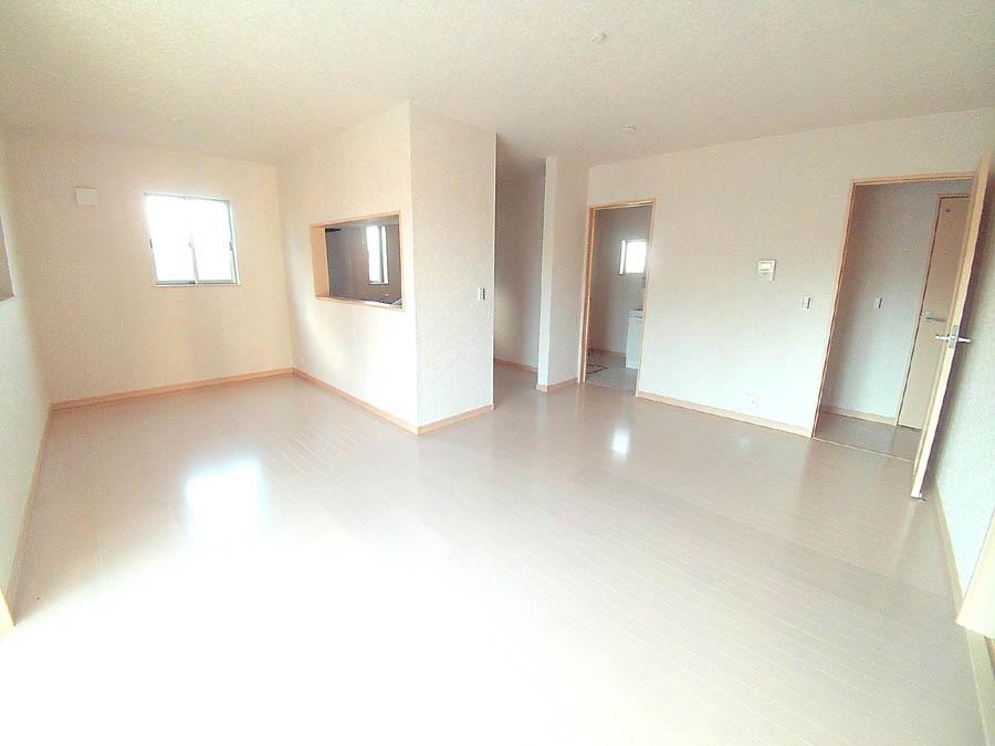 Living. Was building completed. Such as the actual image from per yang, We have to wait all the time so you can see directly.