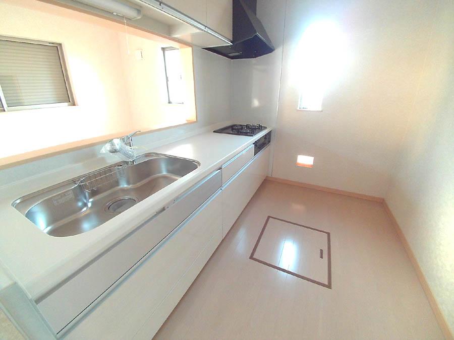 Kitchen. Was building completed. Such as the actual image from per yang, We have to wait all the time so you can see directly.