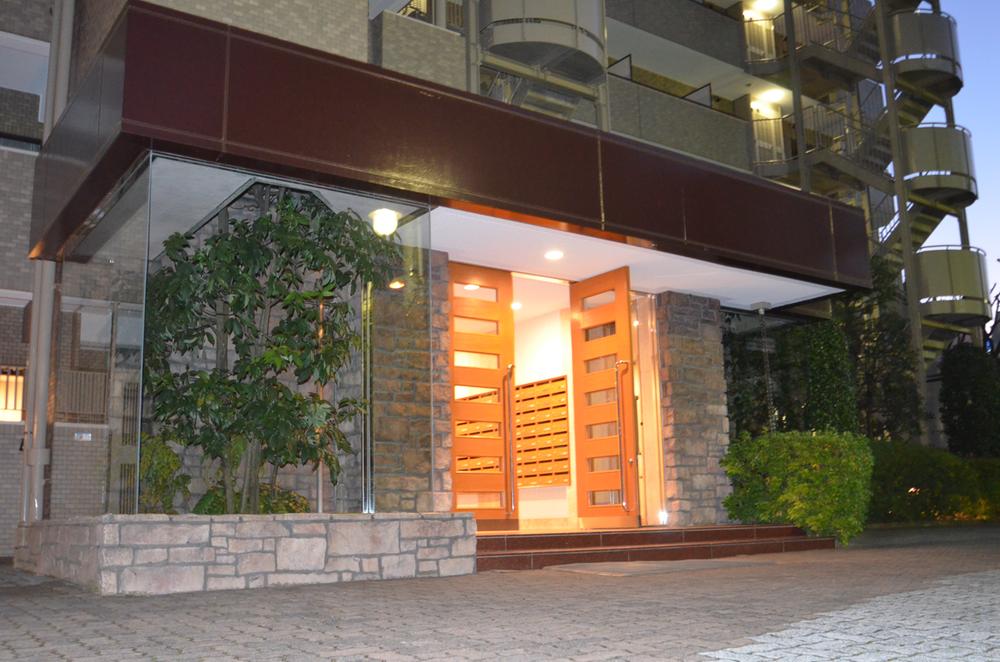 Local appearance photo. Ario Kawaguchi 1 minute walk! It is very beautiful your overflowing entrance luxury!