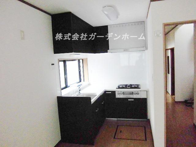 Kitchen. Local (10 May 2013) Shooting