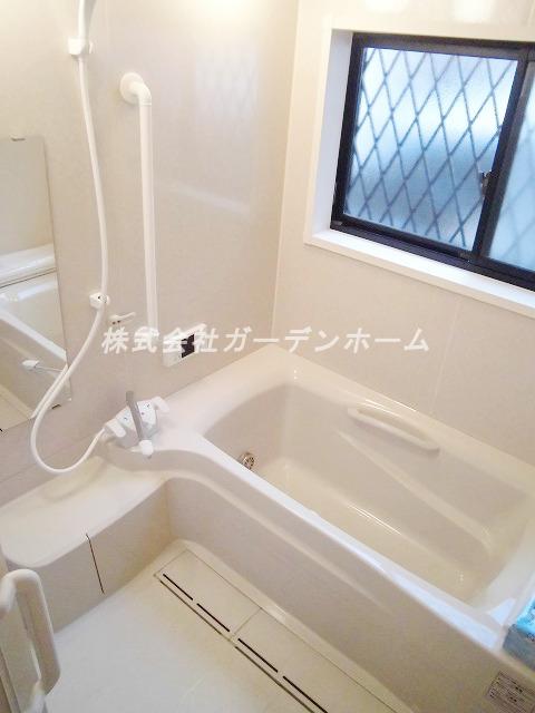 Bathroom. Local (10 May 2013) Shooting