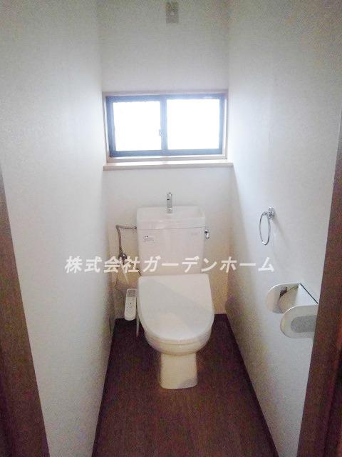 Toilet. Local (10 May 2013) Shooting