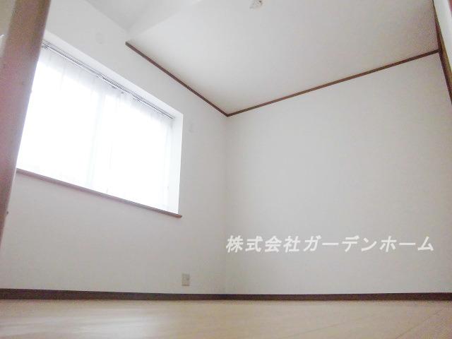 Non-living room. Local (10 May 2013) Shooting