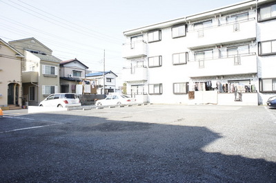 Parking lot. Parking is 8,000 yen per month on site