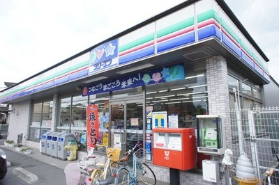 Convenience store. Three F Kawaguchi Kitaharadai 2-chome up (convenience store) 647m