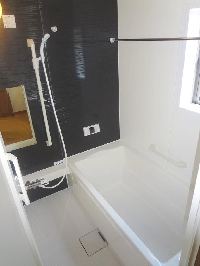 Same specifications photo (bathroom)