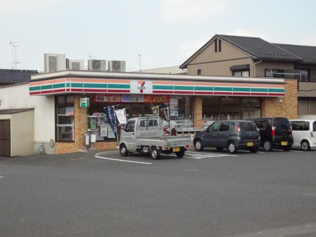 Convenience store. 430m to Seven-Eleven (convenience store)