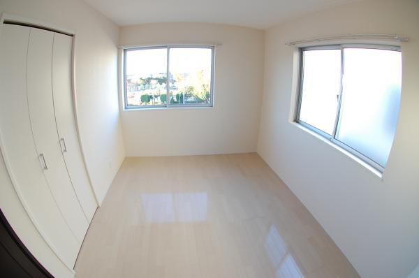 Non-living room. All rooms flooring