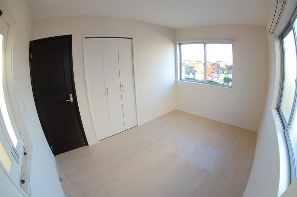 Non-living room. The third floor east 6 Pledge Western-style