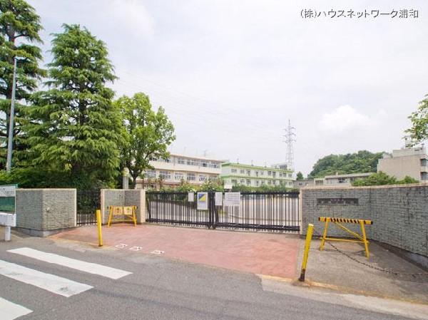 Primary school. 850m until Kawaguchi Municipal Xinxiang Elementary School