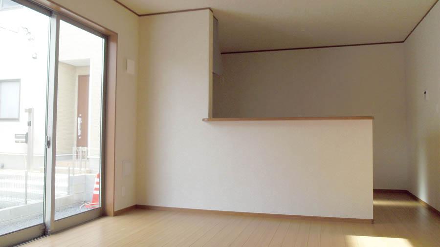 Living. Was building completed. Such as the actual image from per yang, We have to wait all the time so you can see directly.