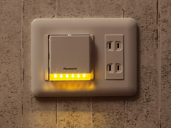 Other.  [Security lighting of the corridor] Installing security lighting to illuminate the feet in the event of a power failure in the hallway. You can also use as a flashlight to remove. (LED specifications)