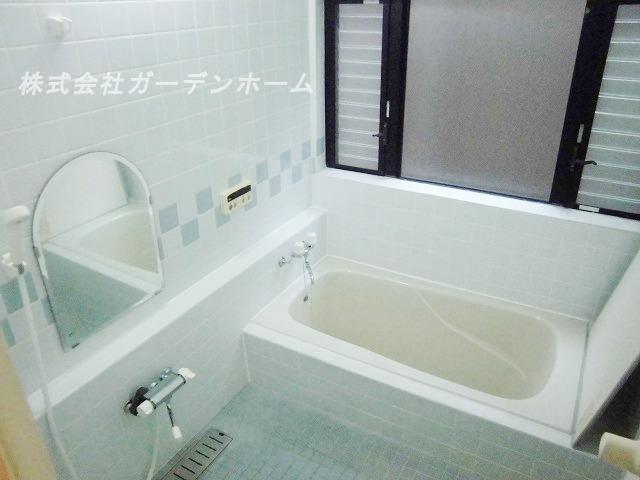 Bathroom. Local (10 May 2013) Shooting