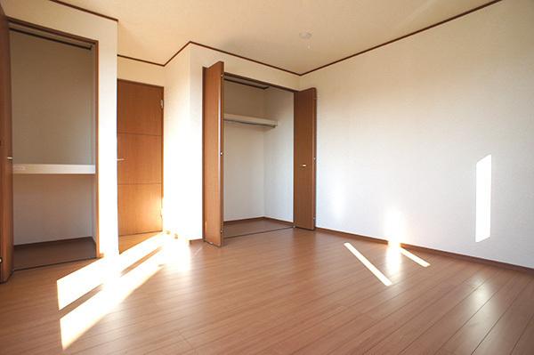Non-living room. 1 Building