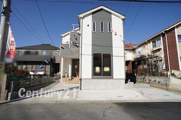 Local appearance photo. 1 Building