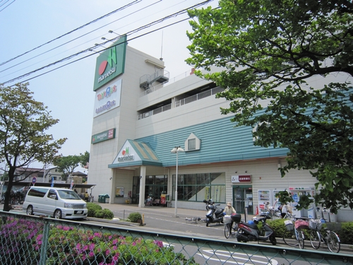 Supermarket. Maruetsu to (super) 458m