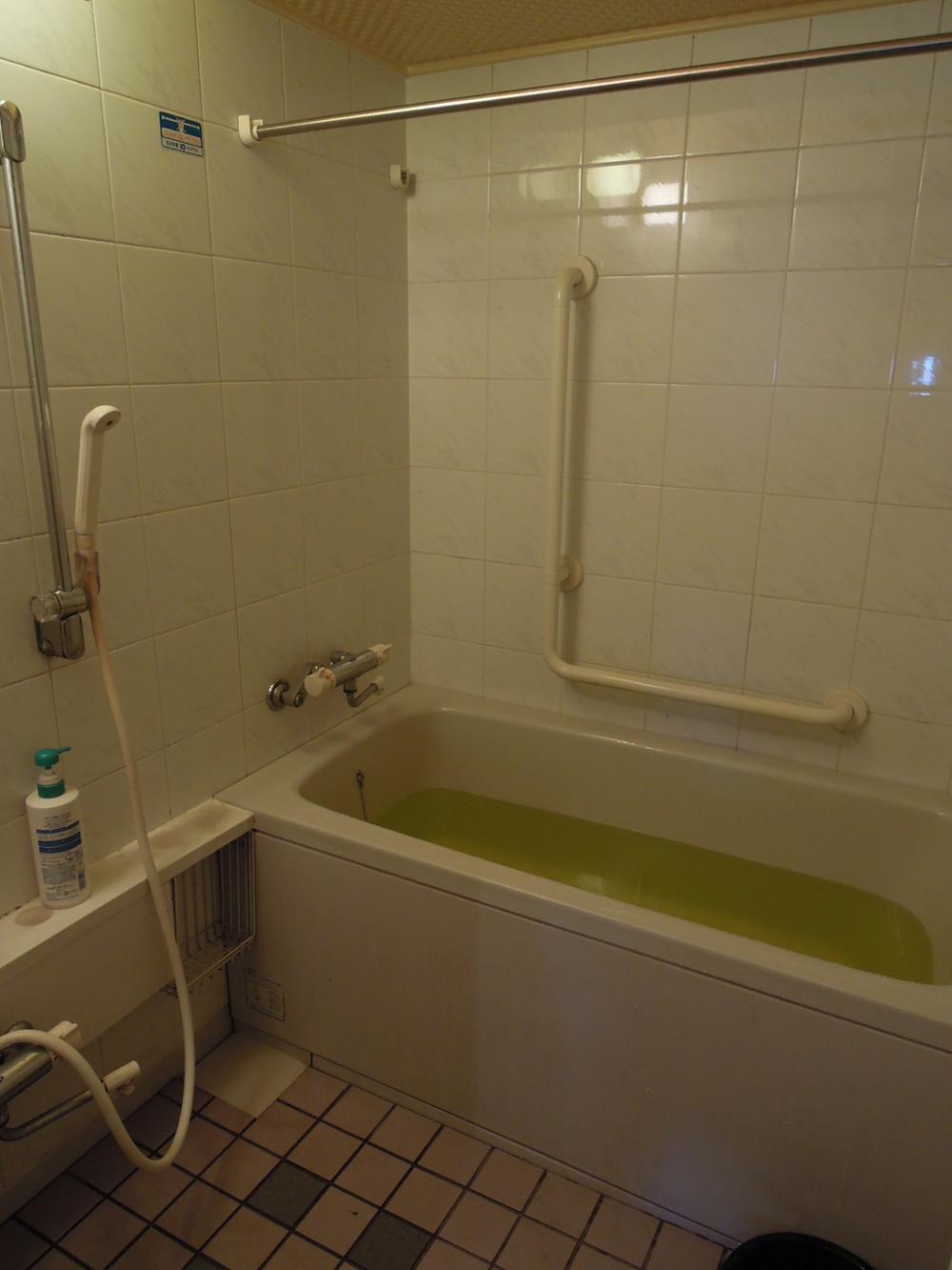 Bathroom. Indoor (10 May 2013) Shooting