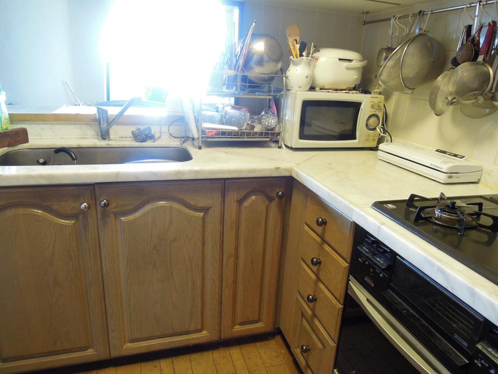 Kitchen. Indoor (10 May 2013) Shooting