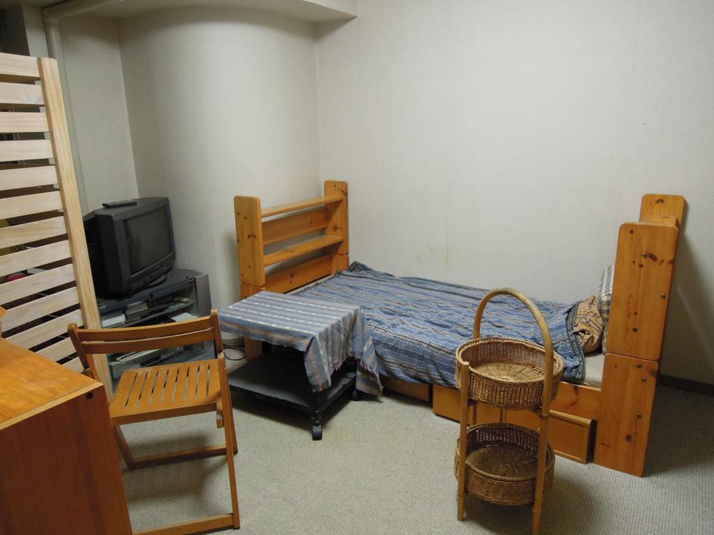 Non-living room. Indoor (10 May 2013) Shooting