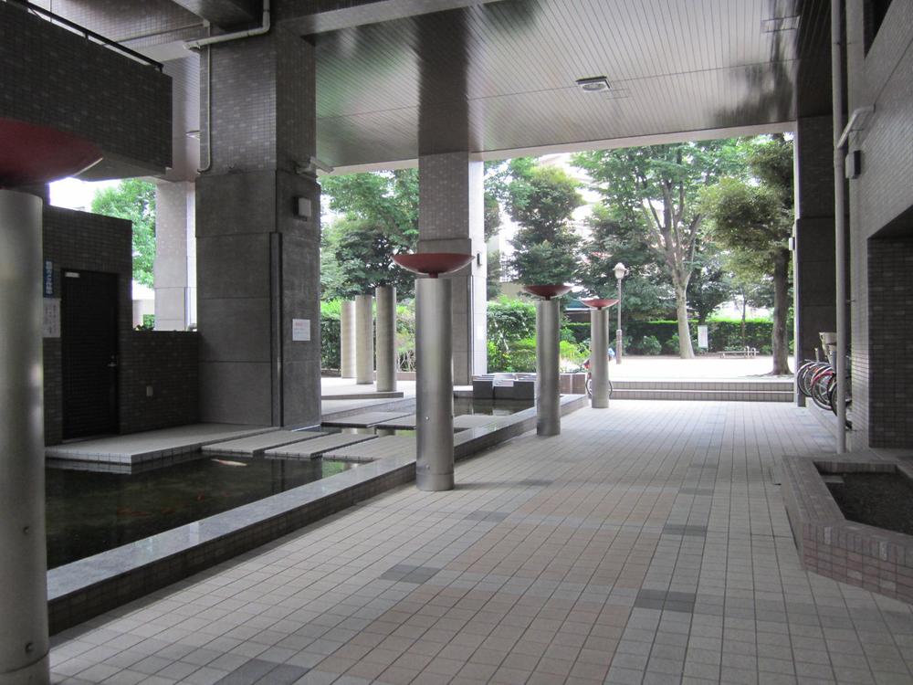 Entrance. Common areas