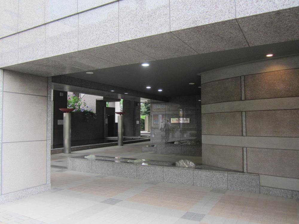 Entrance. Common areas