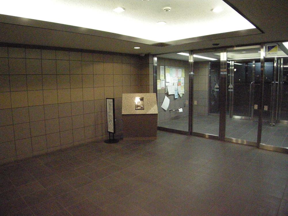 Entrance. Common areas