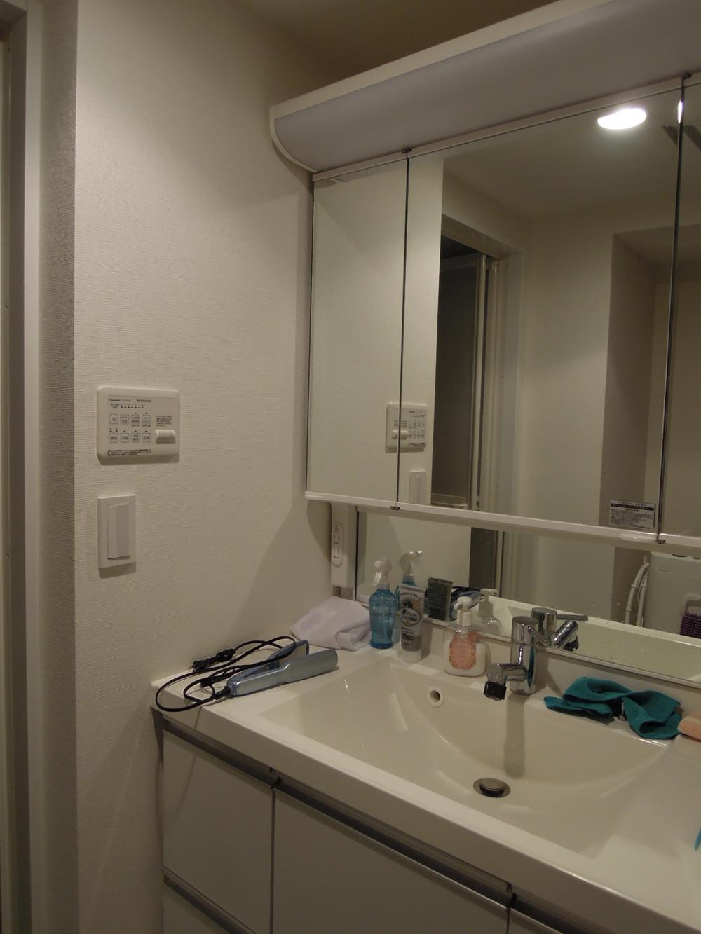 Wash basin, toilet. Indoor (July 2013) Shooting