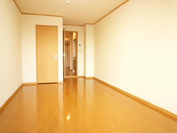 Living and room. What loose how in the spread of the room.