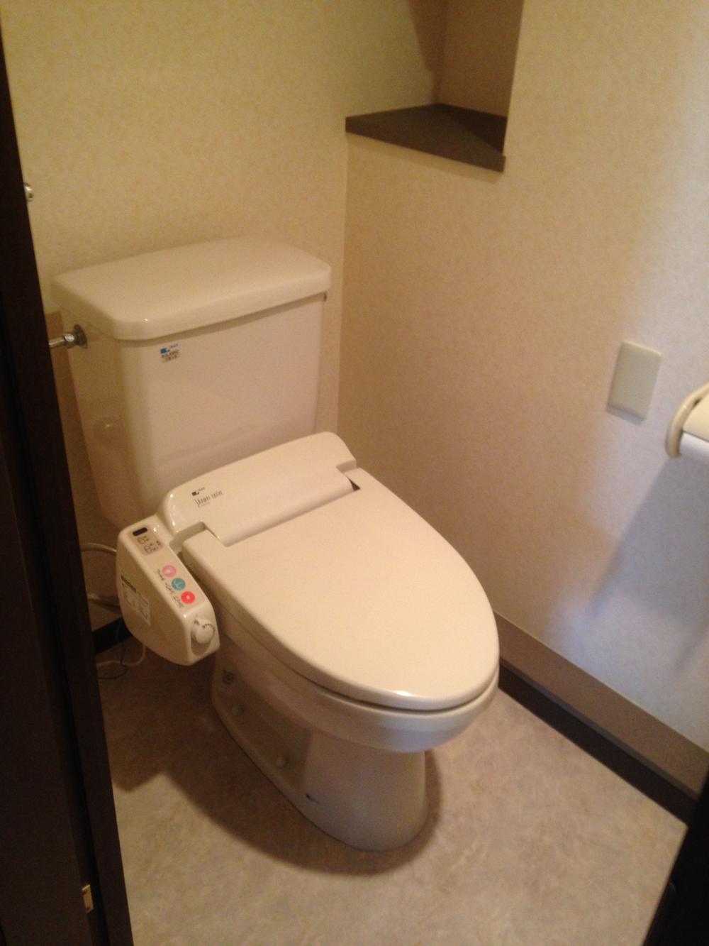 Toilet. Indoor (12 May 2013) Shooting