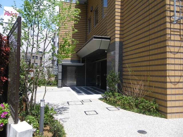 Entrance. (October 2013) Shooting