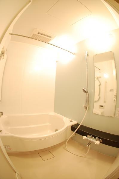 Bathroom. Spacious 1 tsubo bus