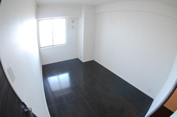 Non-living room. Western-style two-chamber