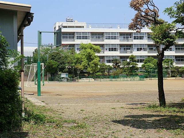 Junior high school. Kishikawa 520m until junior high school