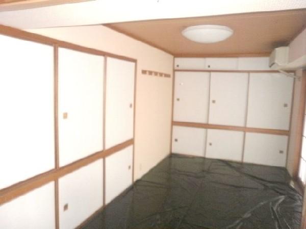 Living. Mansion interior introspection Pictures - living about 7.5 tatami a Japanese-style room. It will settle down after all. It is very beautiful because also exchanged cross