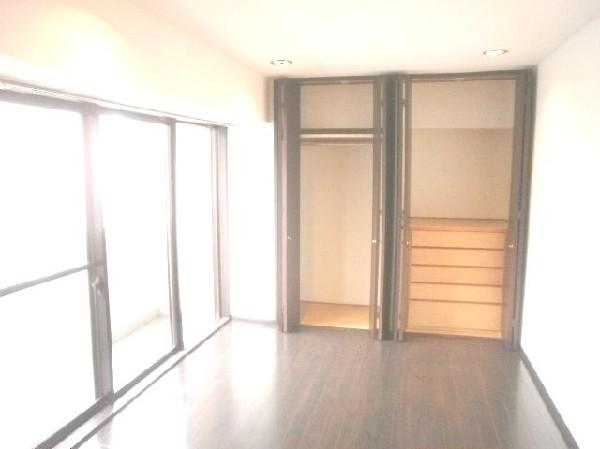 Non-living room. Established a whole room large storage. The rooms are clean thanks