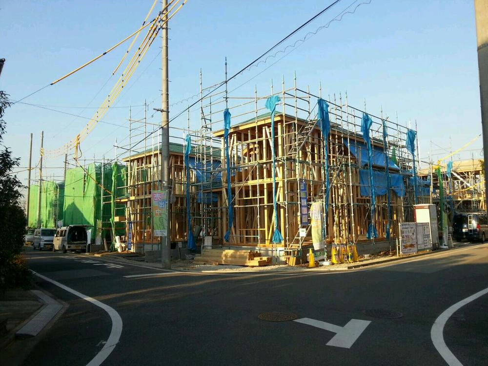 Local photos, including front road. Local (11 May 2013) shooting front road 6 meters!