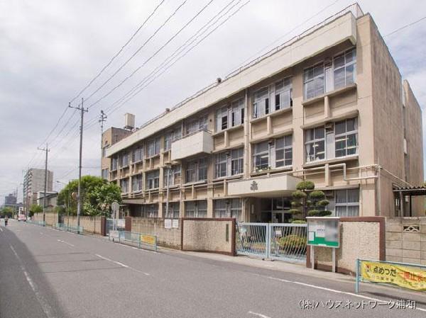 Primary school. 510m until Kawaguchi Municipal Inaka Elementary School