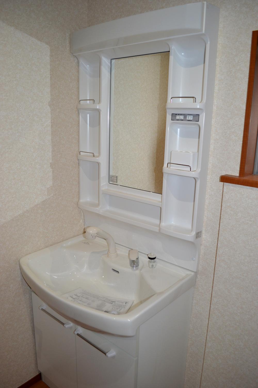 Wash basin, toilet