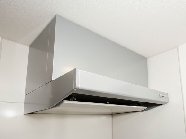 Kitchen.  [Rectification Backed range hood] Adopt a range hood of clean design. By the effect of the current plate, Speedily ventilation. Care made of enamel is easy to.