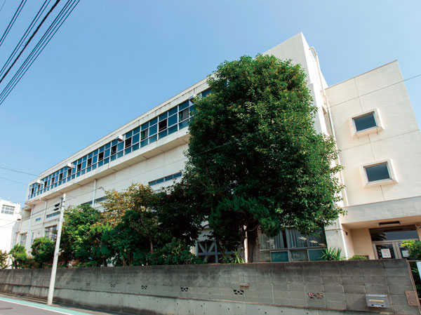 Surrounding environment. Aoki Central Elementary School (4-minute walk ・ About 290m)