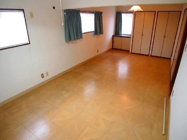 Non-living room. Second floor 10 tatami mats of storage space rich Western-style!