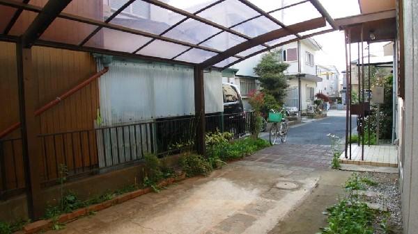Local appearance photo. The neighborhood outlook good in 6m road
