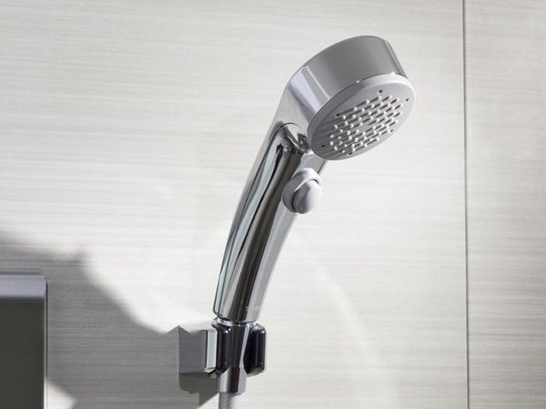 Bathing-wash room.  [Click shower head] Water stop with high-quality shower head is hand operation of the plated tone ・ Also it increases water-saving effect since it is the water discharge.