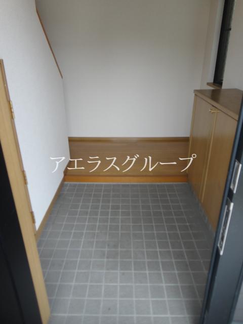 Entrance. In storage is also rich entrance of spread!