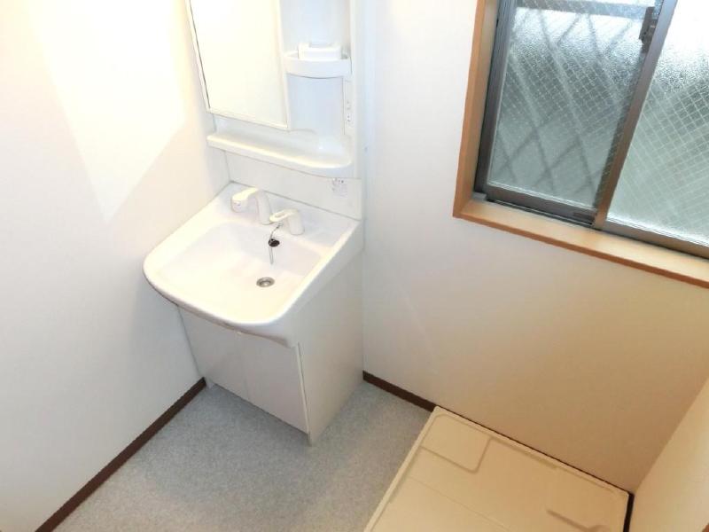 Washroom. Shampoo - Dresser, Dressing room that was also attached window!